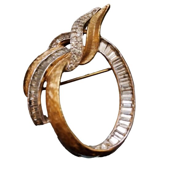 Vintage Unsigned Matte Gold & Rhinestone Baguette Free Form Brooch (A1611)
